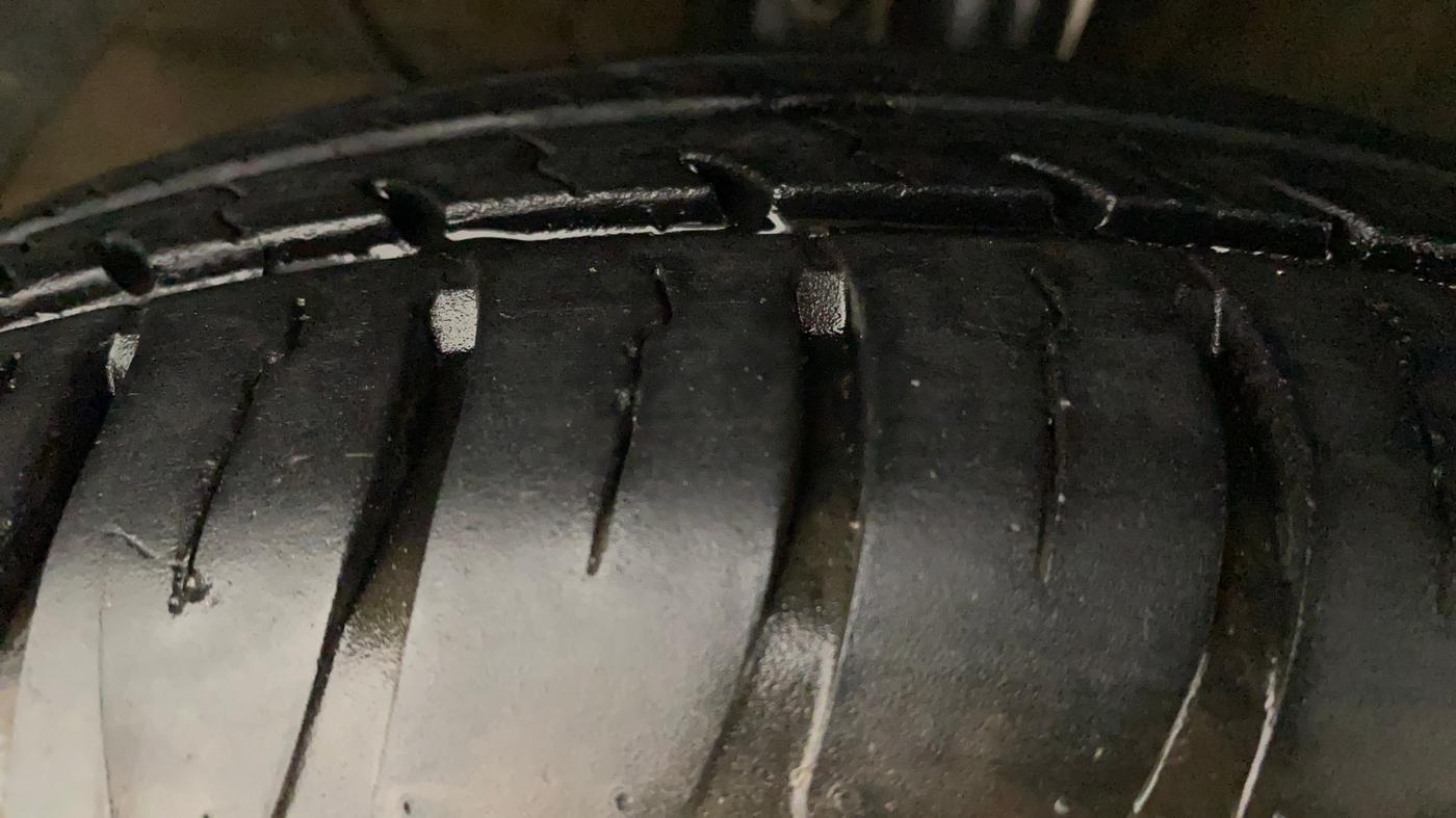 2018 Maruti Swift VXI AMT, Petrol, Automatic, 41,628 km, Left Front Tyre Tread