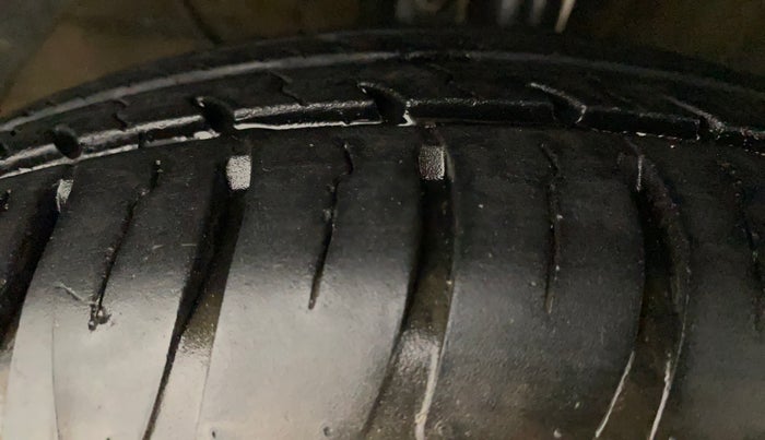 2018 Maruti Swift VXI AMT, Petrol, Automatic, 41,628 km, Left Front Tyre Tread