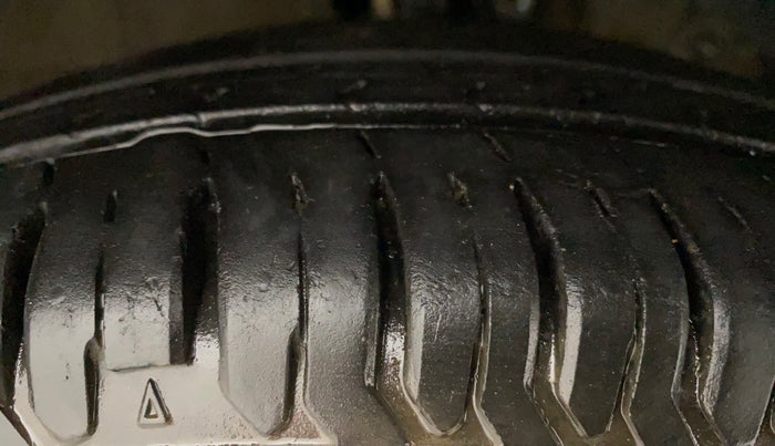 2018 Maruti Swift VXI AMT, Petrol, Automatic, 41,628 km, Right Front Tyre Tread