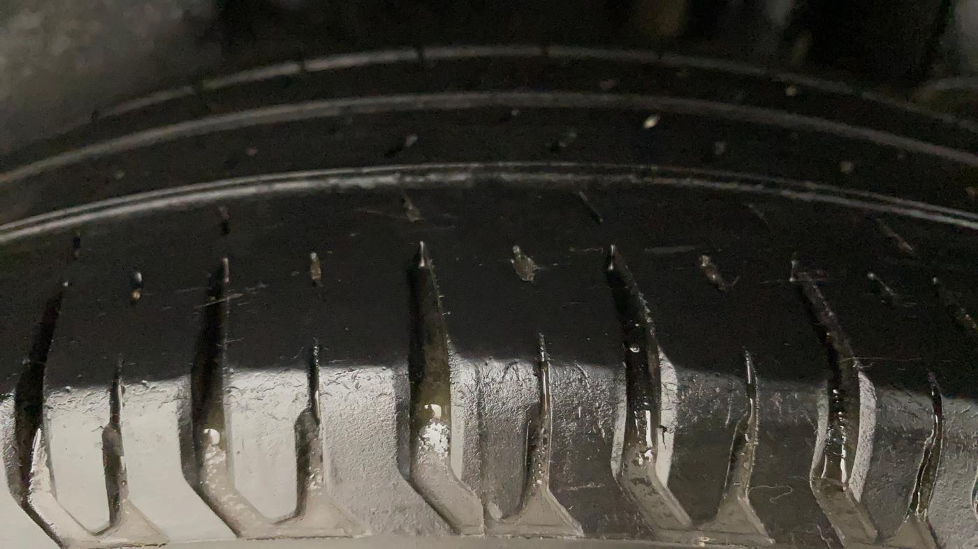 2018 Maruti Swift VXI AMT, Petrol, Automatic, 41,628 km, Left Rear Tyre Tread