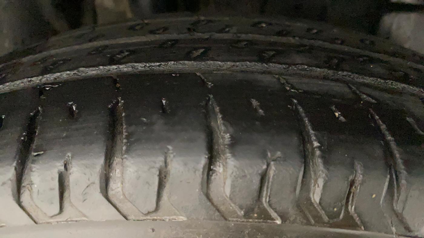 2018 Maruti Swift VXI AMT, Petrol, Automatic, 41,628 km, Right Rear Tyre Tread