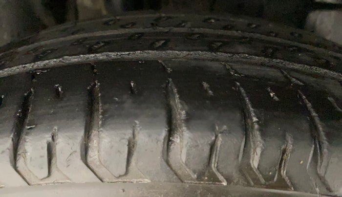 2018 Maruti Swift VXI AMT, Petrol, Automatic, 41,628 km, Right Rear Tyre Tread