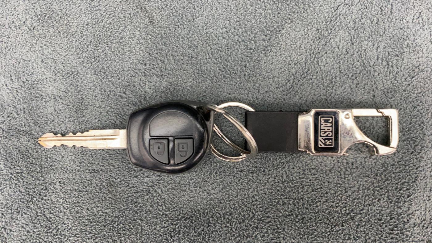 2015 Maruti Swift VXI, Petrol, Manual, 31,823 km, Key Close Up