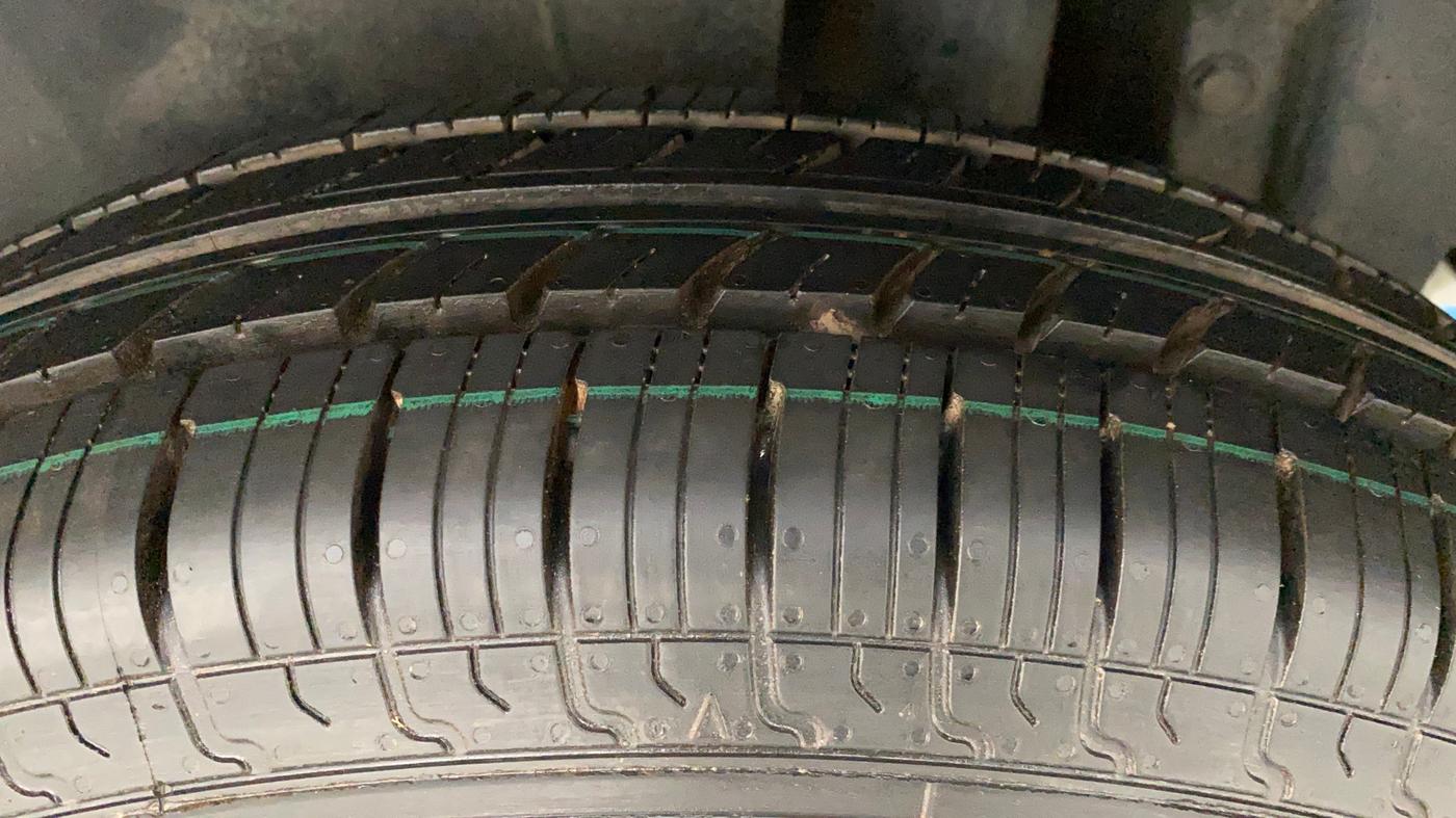 2015 Maruti Swift VXI, Petrol, Manual, 31,823 km, Left Rear Tyre Tread