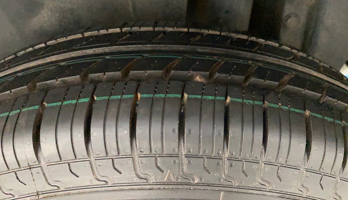 2015 Maruti Swift VXI, Petrol, Manual, 31,823 km, Left Rear Tyre Tread