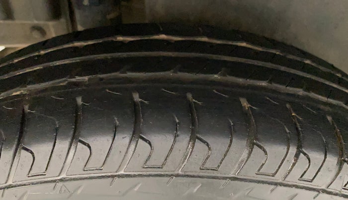 2015 Maruti Swift VXI, Petrol, Manual, 31,823 km, Right Rear Tyre Tread
