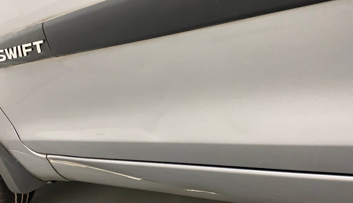 2015 Maruti Swift VXI, Petrol, Manual, 31,823 km, Front passenger door - Slightly dented