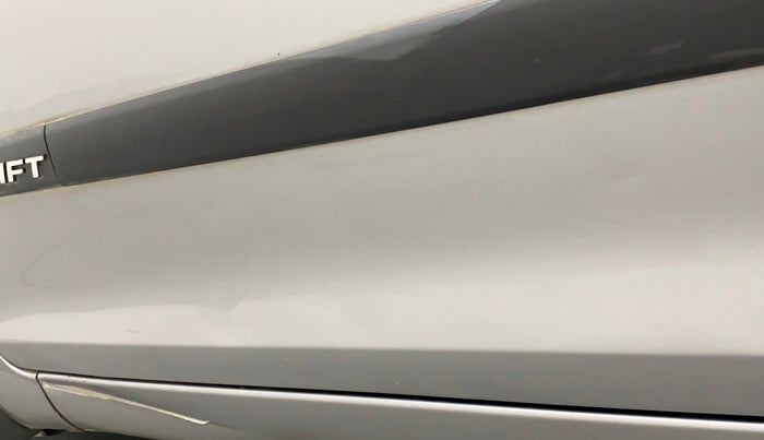 2015 Maruti Swift VXI, Petrol, Manual, 31,823 km, Front passenger door - Minor scratches