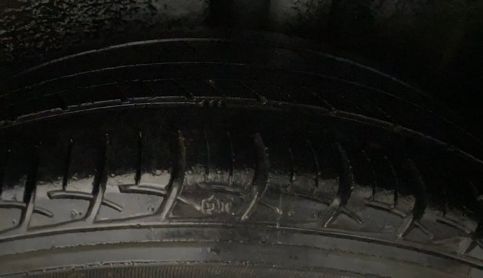 2017 Volkswagen Polo COMFORTLINE 1.2L, Petrol, Manual, 53,815 km, Left Rear Tyre Tread