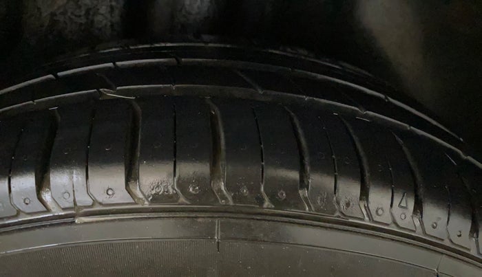 2017 Volkswagen Polo COMFORTLINE 1.2L, Petrol, Manual, 53,815 km, Right Rear Tyre Tread