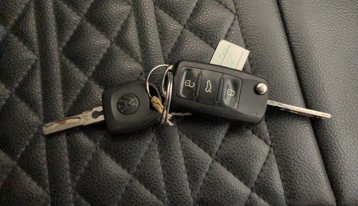 2017 Volkswagen Polo COMFORTLINE 1.2L, Petrol, Manual, 53,815 km, Key Close Up