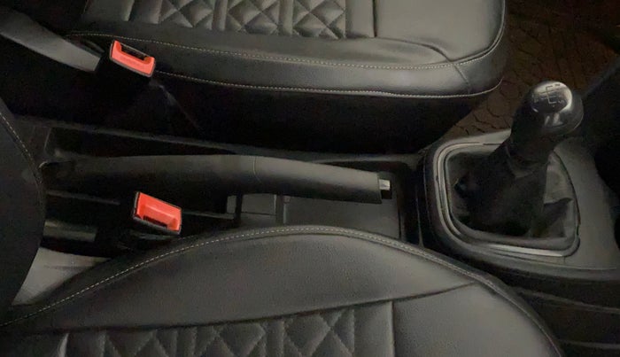 2017 Volkswagen Polo COMFORTLINE 1.2L, Petrol, Manual, 53,815 km, Gear Lever