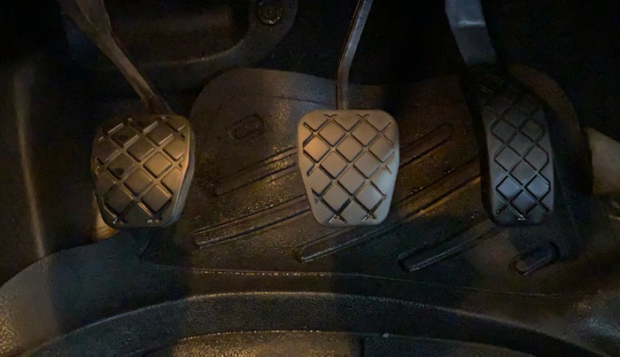 2017 Volkswagen Polo COMFORTLINE 1.2L, Petrol, Manual, 53,815 km, Pedals