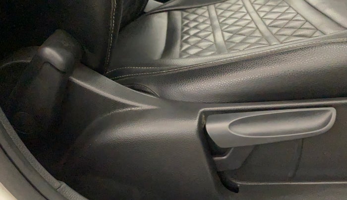 2017 Volkswagen Polo COMFORTLINE 1.2L, Petrol, Manual, 53,815 km, Driver Side Adjustment Panel