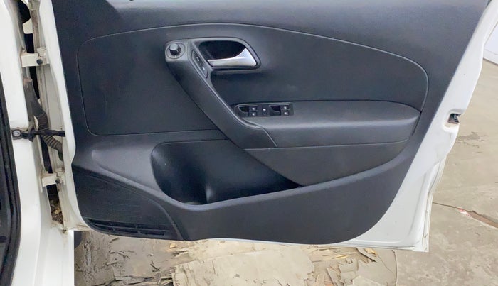 2017 Volkswagen Polo COMFORTLINE 1.2L, Petrol, Manual, 53,815 km, Driver Side Door Panels Control