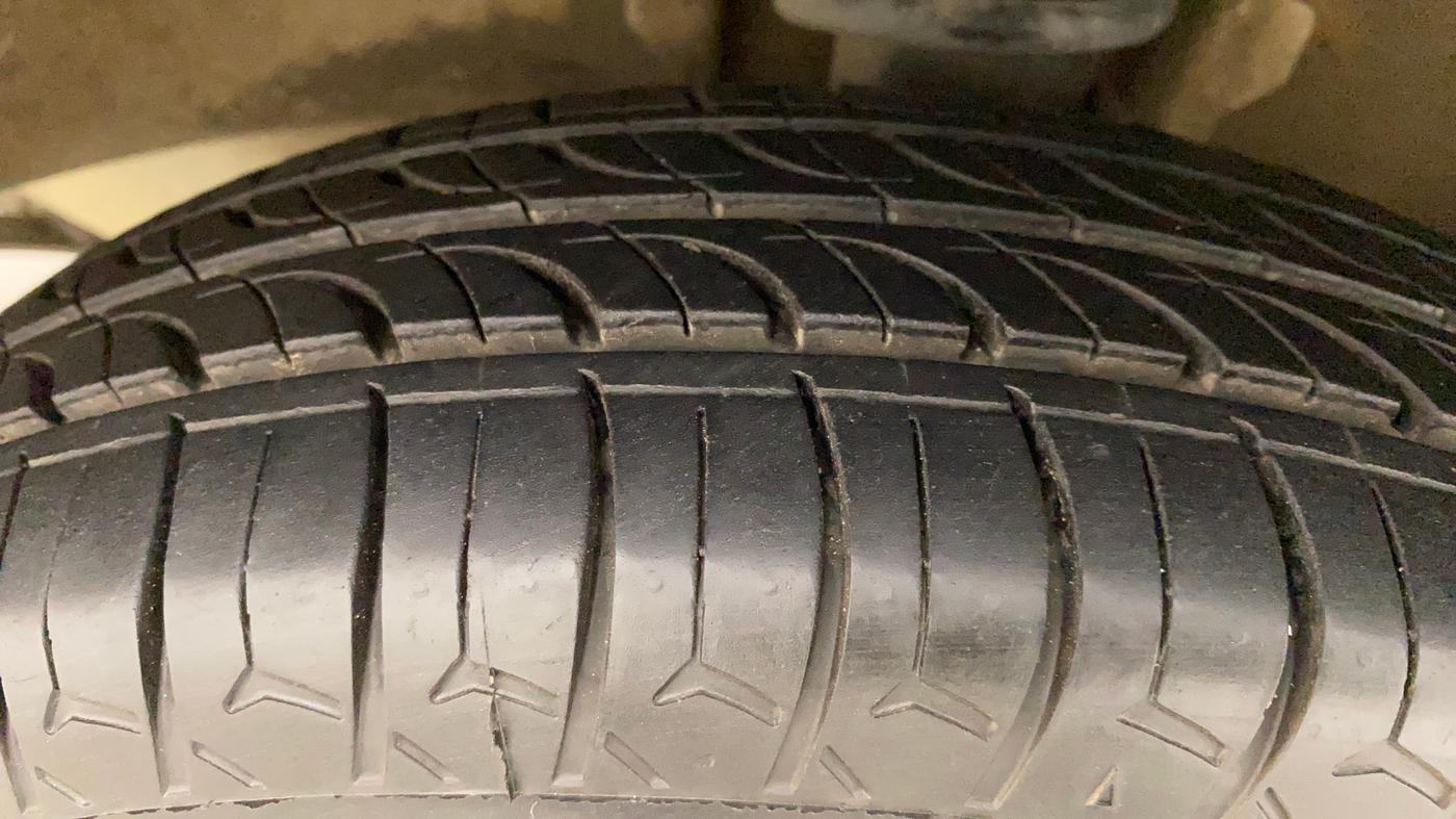 2017 Maruti OMNI E 8 STR, Petrol, Manual, 47,095 km, Left Front Tyre Tread