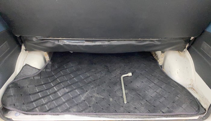 2017 Maruti OMNI E 8 STR, Petrol, Manual, 47,095 km, Boot Inside