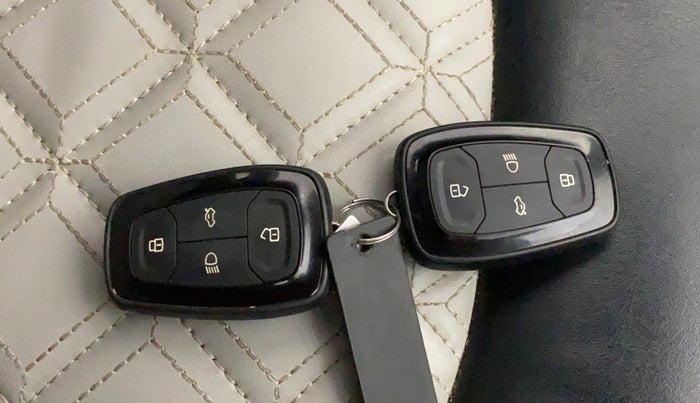 2021 Tata NEXON XZ PLUS (O) PETROL, CNG, Manual, 35,386 km, Key Close Up