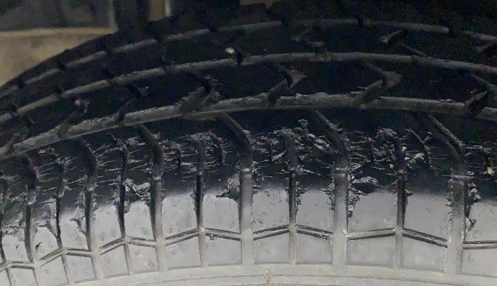 2013 Maruti Swift Dzire VXI, Petrol, Manual, 33,497 km, Right Rear Tyre Tread