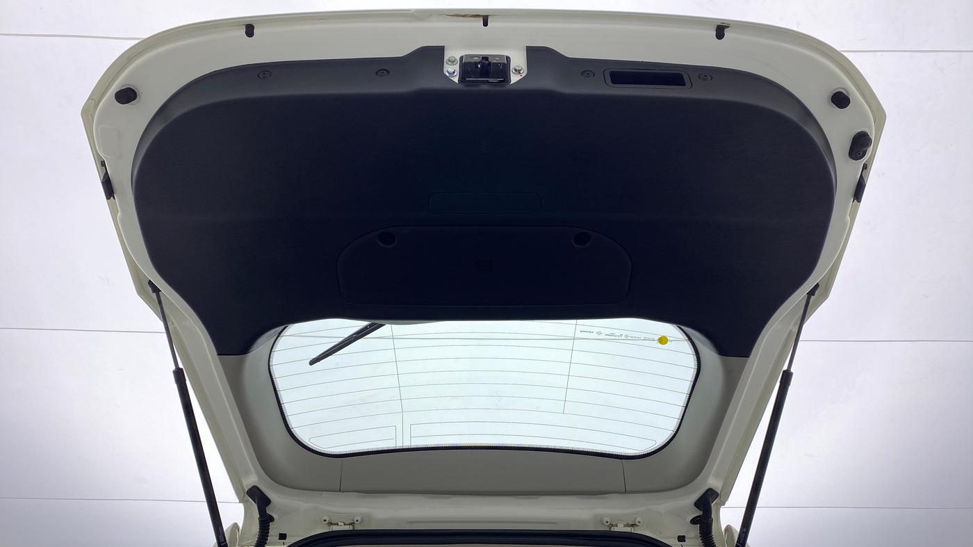 2020 Mahindra XUV500 W7 FWD, Diesel, Manual, 18,613 km, Boot Door Open