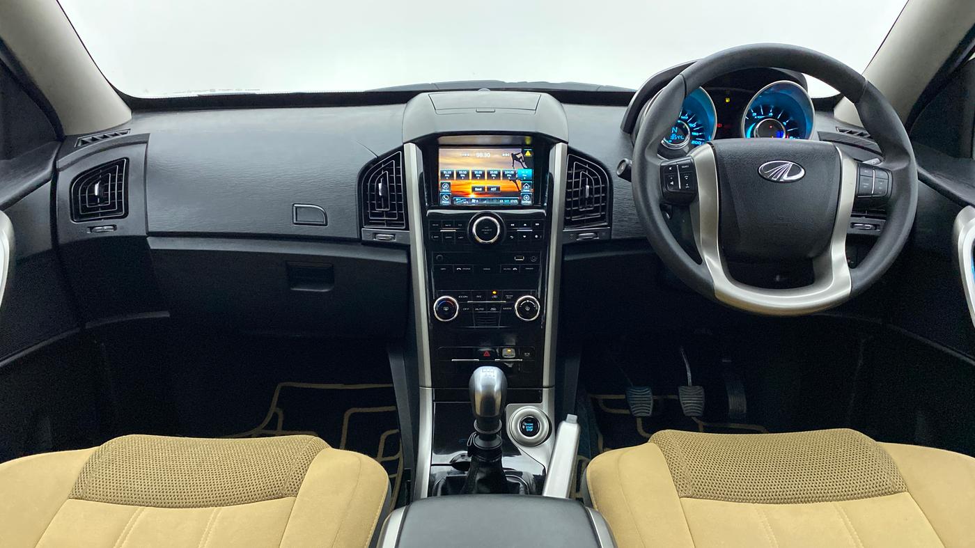 2020 Mahindra XUV500 W7 FWD, Diesel, Manual, 18,613 km, Dashboard