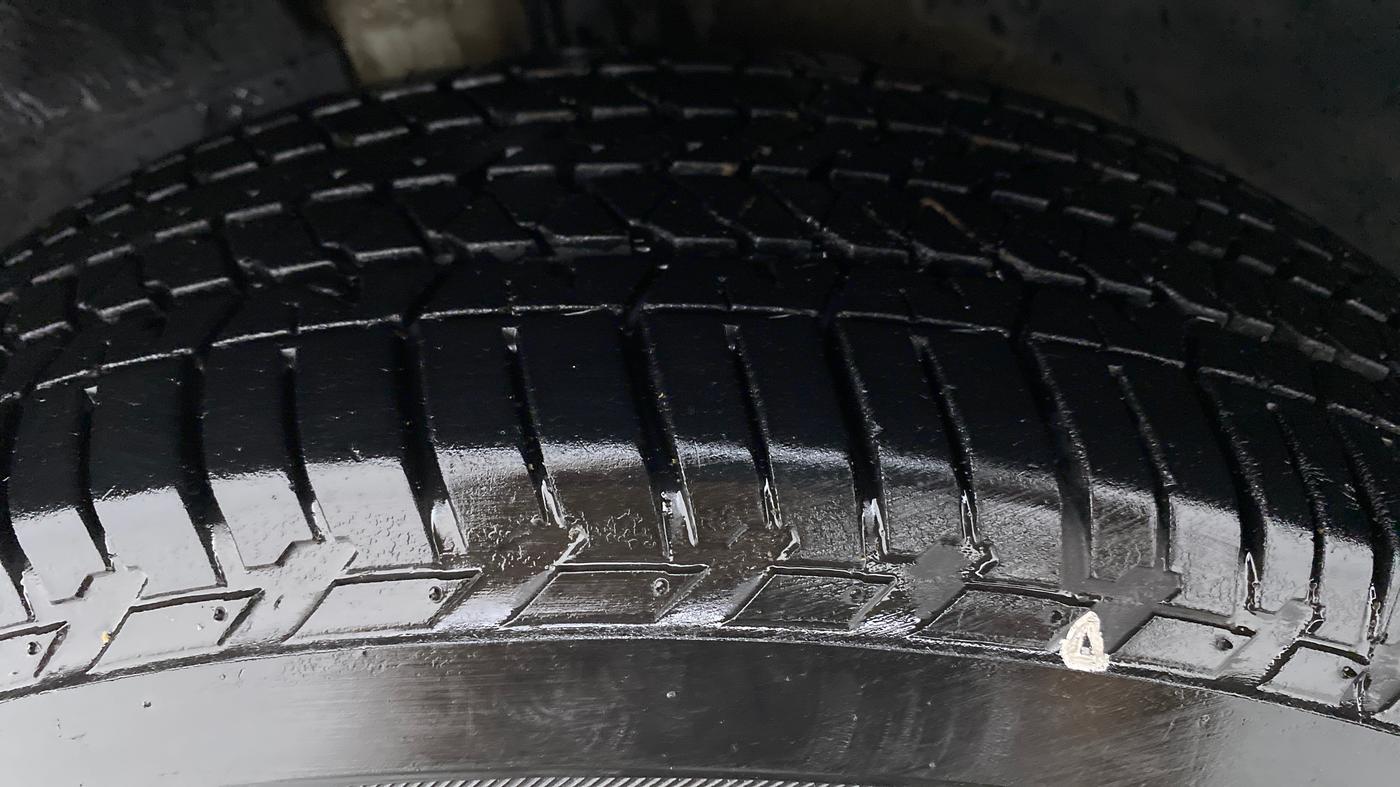 2020 Mahindra XUV500 W7 FWD, Diesel, Manual, 18,613 km, Left Front Tyre Tread