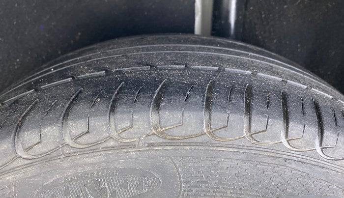 2015 Ford Ecosport TITANIUM 1.5L PETROL AT, Petrol, Automatic, 81,589 km, Left Rear Tyre Tread