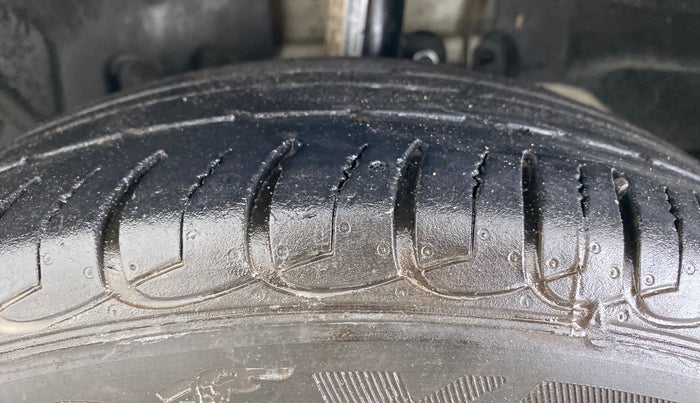 2015 Ford Ecosport TITANIUM 1.5L PETROL AT, Petrol, Automatic, 81,589 km, Left Front Tyre Tread