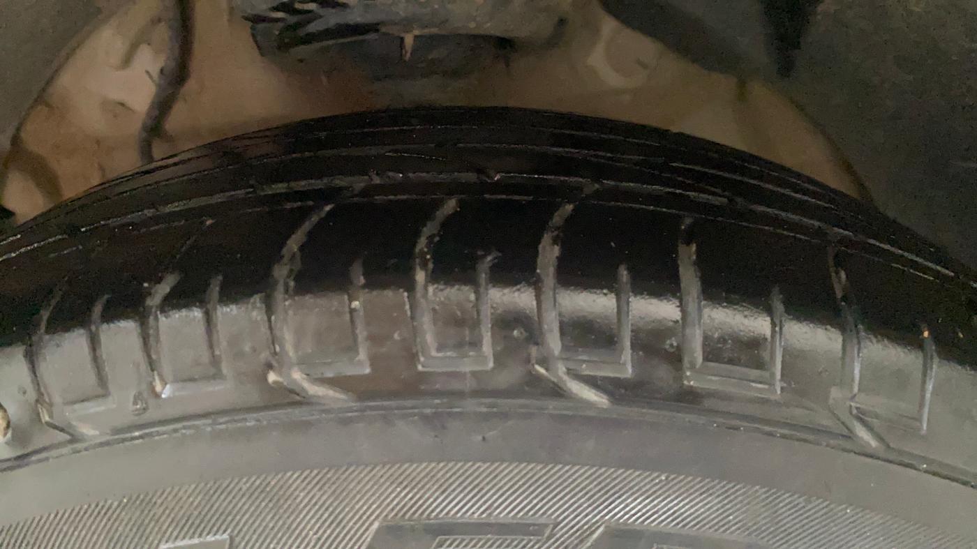 2022 Mahindra XUV300 W6 1.5 Sunroof Diesel, Diesel, Manual, 73,576 km, Left Front Tyre Tread