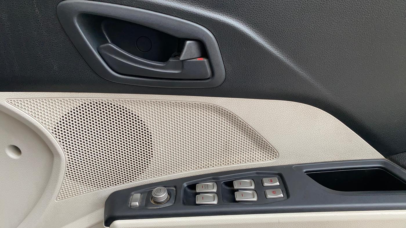 2022 Mahindra XUV300 W6 1.5 Sunroof Diesel, Diesel, Manual, 73,576 km, Driver Side Door Panels Control