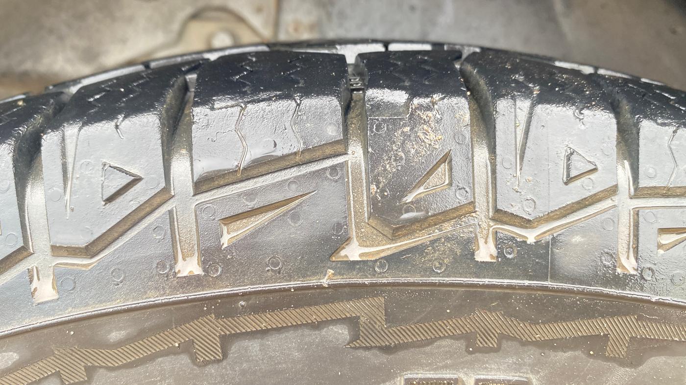 2015 Mahindra XUV500 W10, Diesel, Manual, 77,864 km, Right Rear Tyre Tread