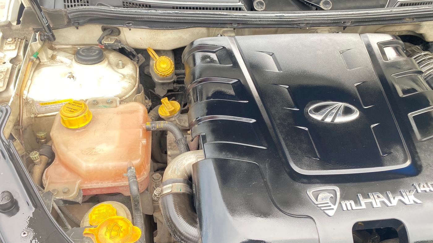 2015 Mahindra XUV500 W10, Diesel, Manual, 77,864 km, Engine View - Right