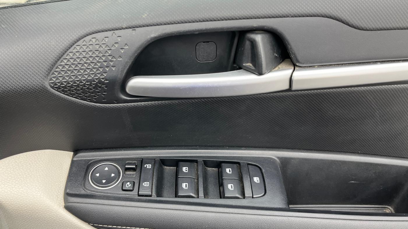2021 KIA SONET HTX PLUS 1.0 IMT, Petrol, Manual, 50,076 km, Driver Side Door Panels Control