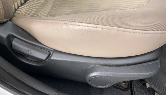 2018 Hyundai Xcent SX 1.2, CNG, Manual, 40,249 km, Driver Side Adjustment Panel