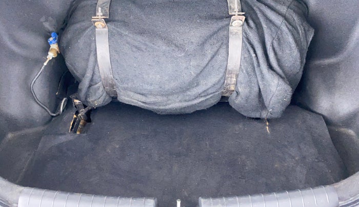 2018 Hyundai Xcent SX 1.2, CNG, Manual, 40,249 km, Boot Inside