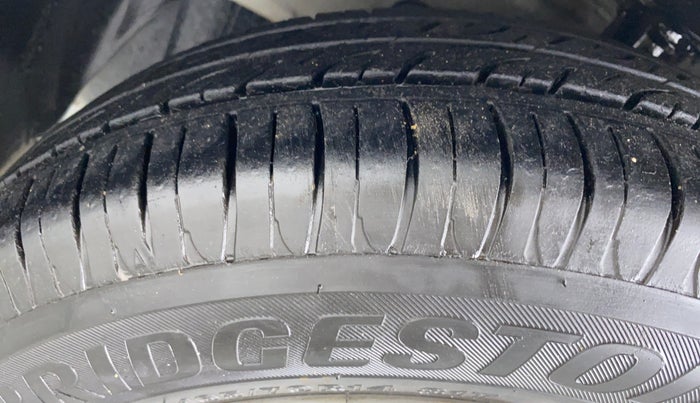 2018 Hyundai Xcent SX 1.2, CNG, Manual, 40,249 km, Left Front Tyre Tread