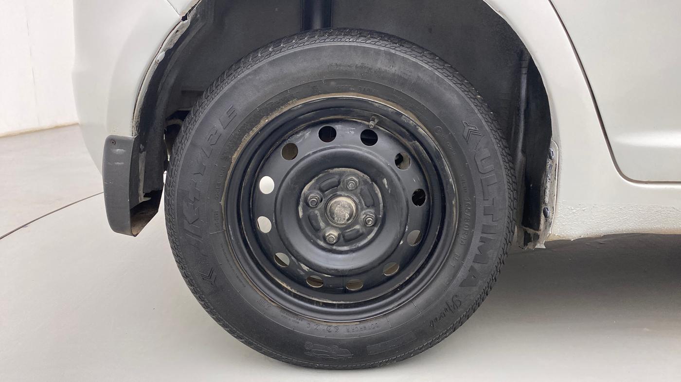 2011 Maruti Swift VXI, Petrol, Manual, 68,239 km, Right Rear Wheel