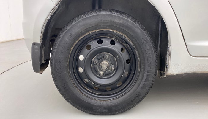 2011 Maruti Swift VXI, Petrol, Manual, 68,239 km, Right Rear Wheel