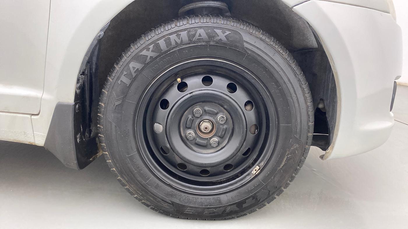 2011 Maruti Swift VXI, Petrol, Manual, 68,239 km, Right Front Wheel