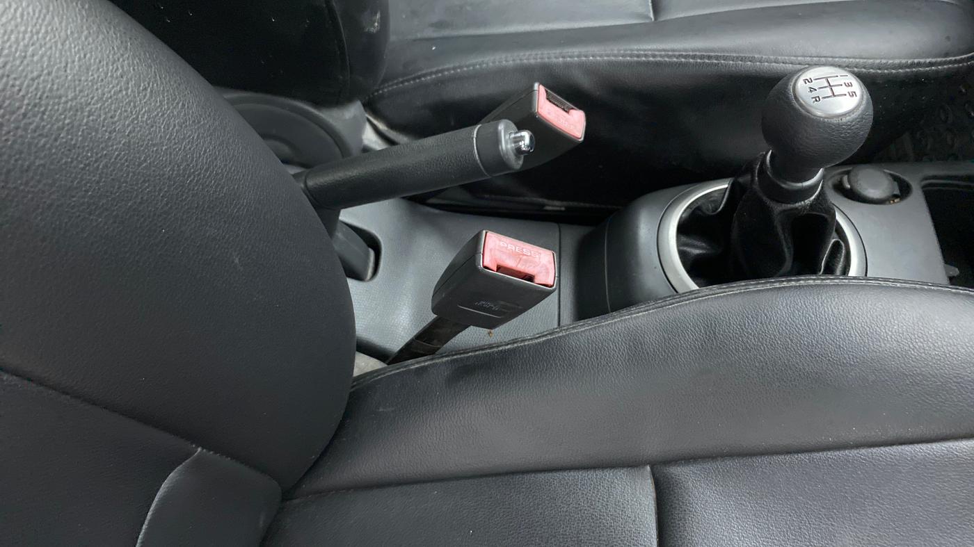 2011 Maruti Swift VXI, Petrol, Manual, 68,239 km, Gear Lever