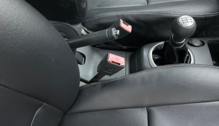 2011 Maruti Swift VXI, Petrol, Manual, 68,239 km, Gear Lever