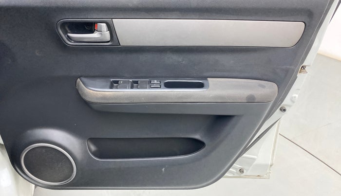 2011 Maruti Swift VXI, Petrol, Manual, 68,239 km, Driver Side Door Panels Control