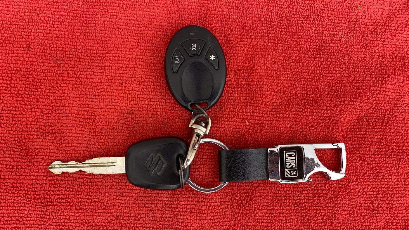 2011 Maruti Swift VXI, Petrol, Manual, 68,239 km, Key Close Up