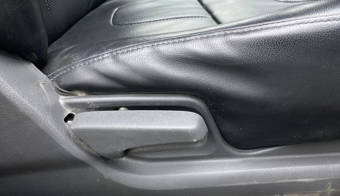 2011 Maruti Swift VXI, Petrol, Manual, 68,239 km, Driver Side Adjustment Panel