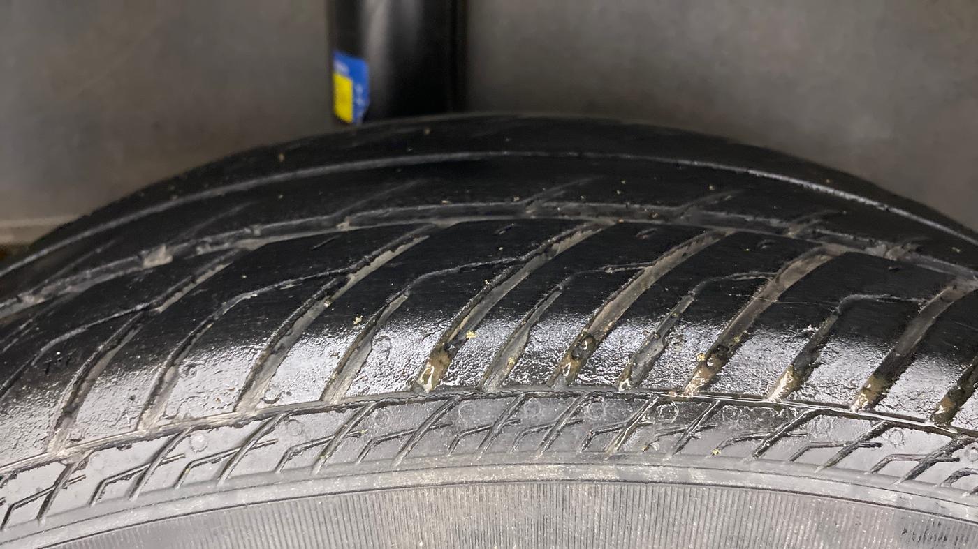 2011 Maruti Swift VXI, Petrol, Manual, 68,239 km, Right Rear Tyre Tread