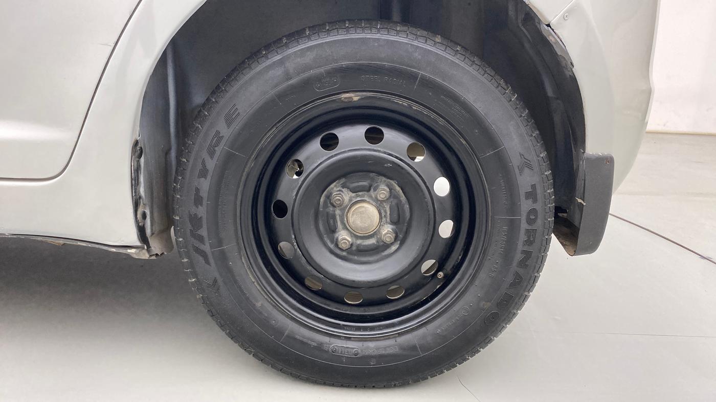 2011 Maruti Swift VXI, Petrol, Manual, 68,239 km, Left Rear Wheel