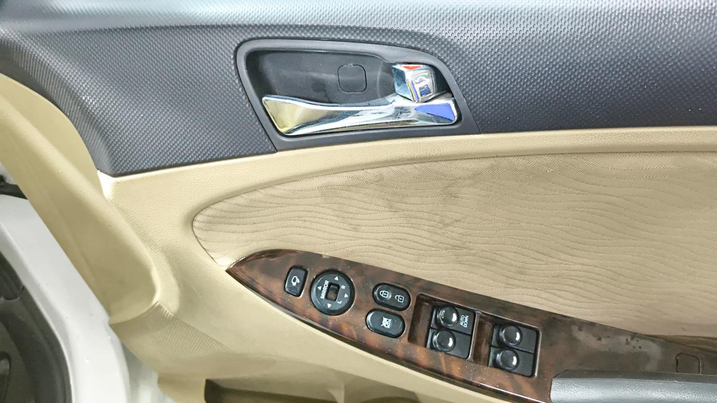 2013 Hyundai Verna FLUIDIC 1.6 CRDI SX, Diesel, Manual, 43,796 km, Driver Side Door Panels Control