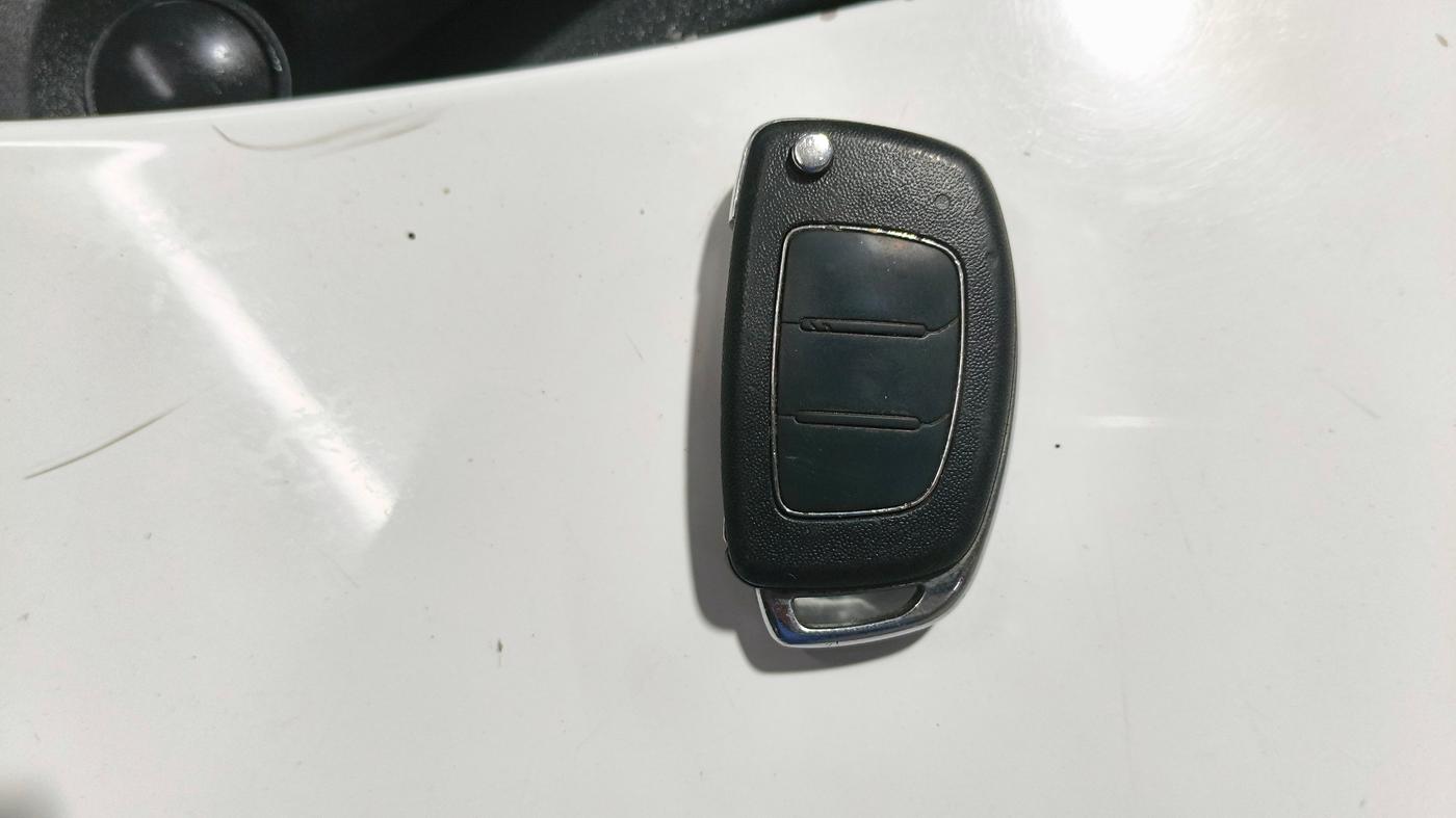 2013 Hyundai Verna FLUIDIC 1.6 CRDI SX, Diesel, Manual, 43,796 km, Key Close Up