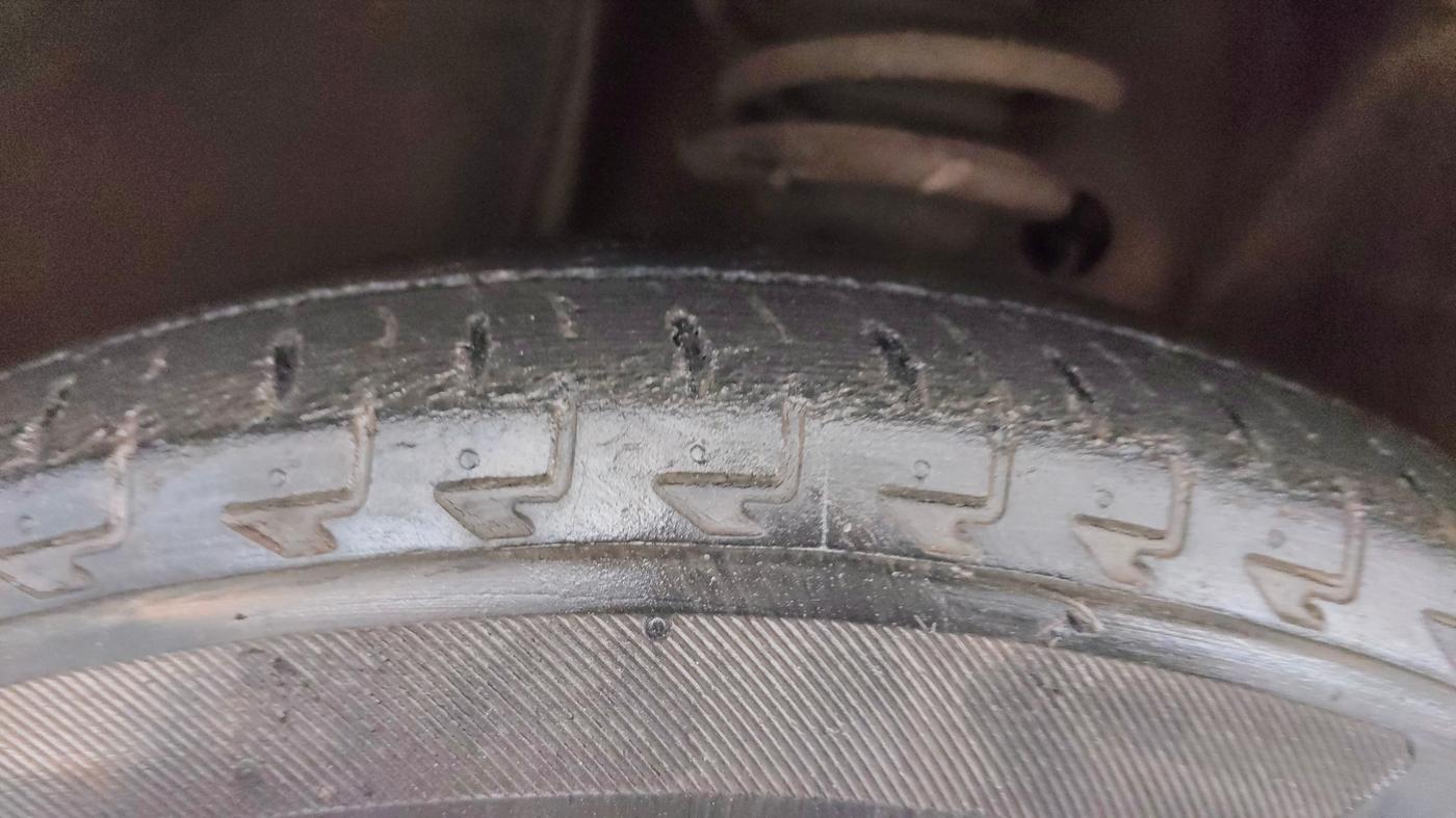2021 Maruti IGNIS ZETA 1.2 AMT, Petrol, Automatic, 75,078 km, Left Front Tyre Tread