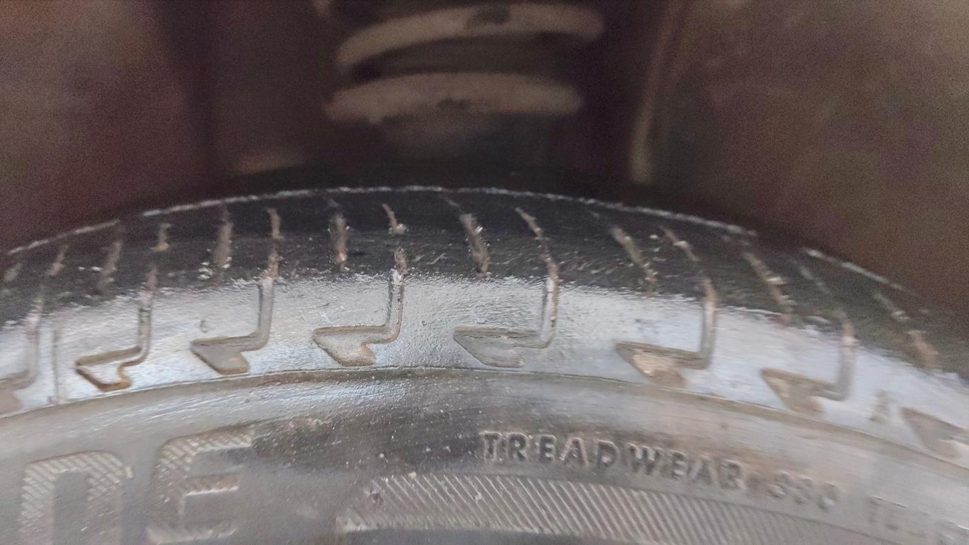 2021 Maruti IGNIS ZETA 1.2 AMT, Petrol, Automatic, 75,078 km, Right Front Tyre Tread